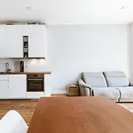 Mico Citylife Luxuryflat, 100M Metro
