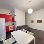Modern Pretty Apartment Near Isola Zone