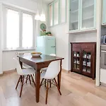 Double Room In The Center - 20 Min Walk From Duomo