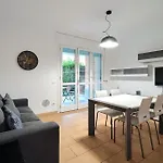 Xenia Apartments - Spacious And Bright New Flat With Garden