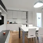 Xenia Apartments - Spacious And Bright New Flat With Garden