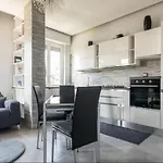 Luxury Apartment In Prada District Near Mm Brenta & Milan Center - Ideal For Business Profiles