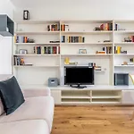 Bright Apartment 700M From Dergano M3
