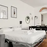 Just Urban Stays - Spacious Apt With Terrace - Porta Venezia