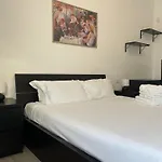 Gardone Apartment - Ampio Appartamento Con 2 Camere Da Letto - Comodo Per Duomo!