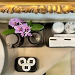 Lily Pads -Elegant Apartment- In The City Center