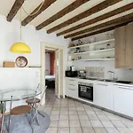Elegant Naviglio Cool Area Large 5 Pax With Elevator