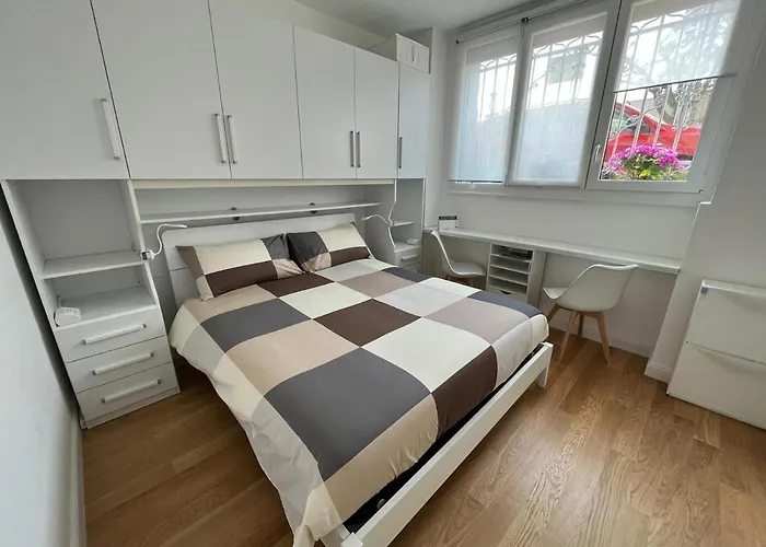 The Small White House In Milan