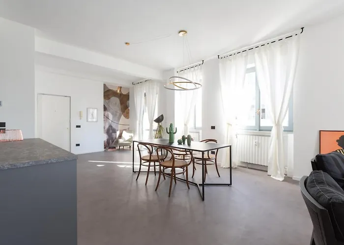 Sant\'Ambrogio Bright And Stylish Flat