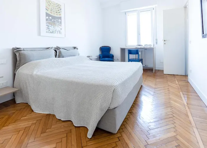 Milan Flat 5 Min From Duomo With Park For Small Cars