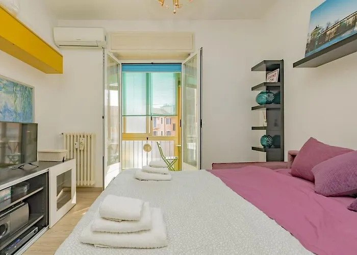 Bright & Cozy Home - City Center