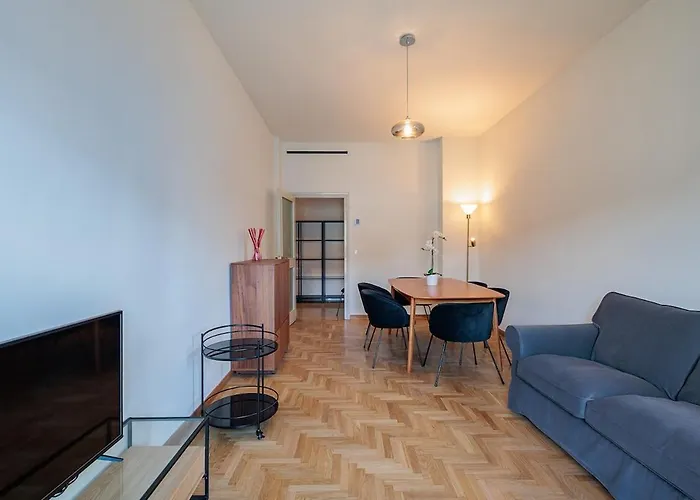 Central Station 3 Bedrooms & 2 Bathrooms - B Home