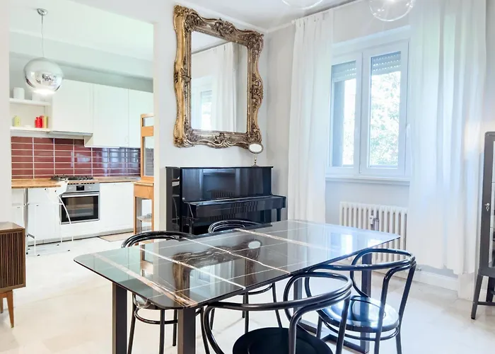 Isola Trendy Retreat - Large Flat, Milan