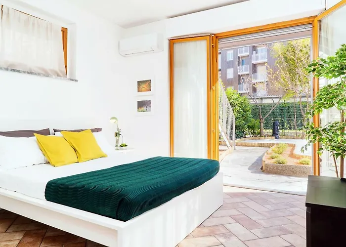 Four Bedroom Villa Near Metro