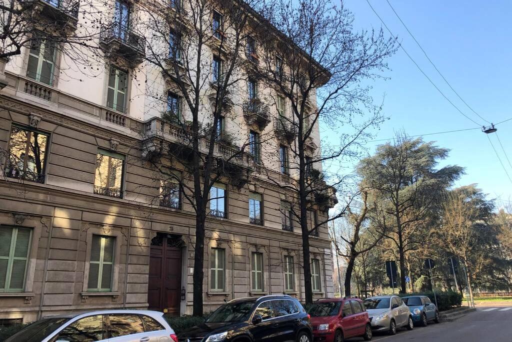 Apartamento Casa Alberto Da Giussano, Elegante Bilocale In Centro Con Balcone Sul Parco Milão