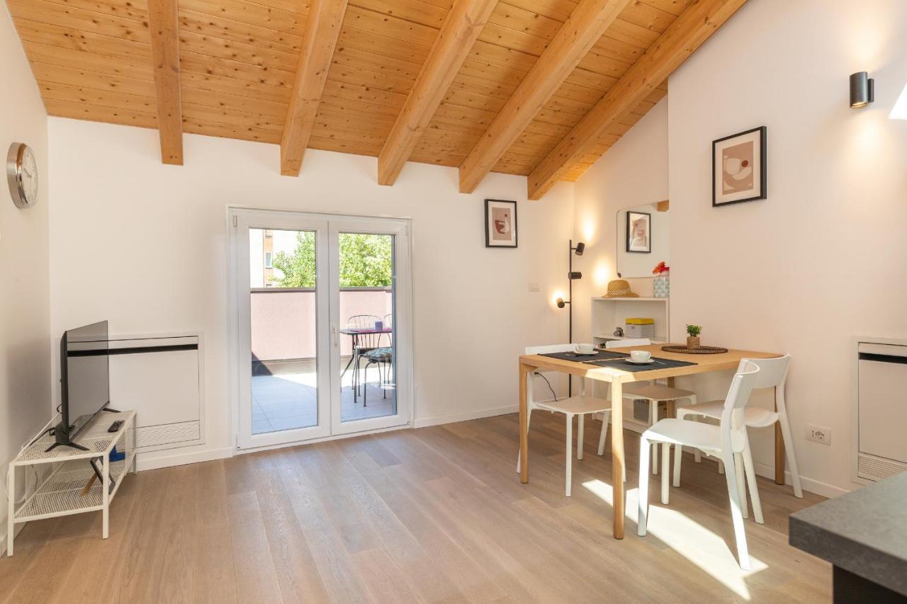 Joivy Contemporary In Historical Giambellino-lorenteggio Apartment Milan
