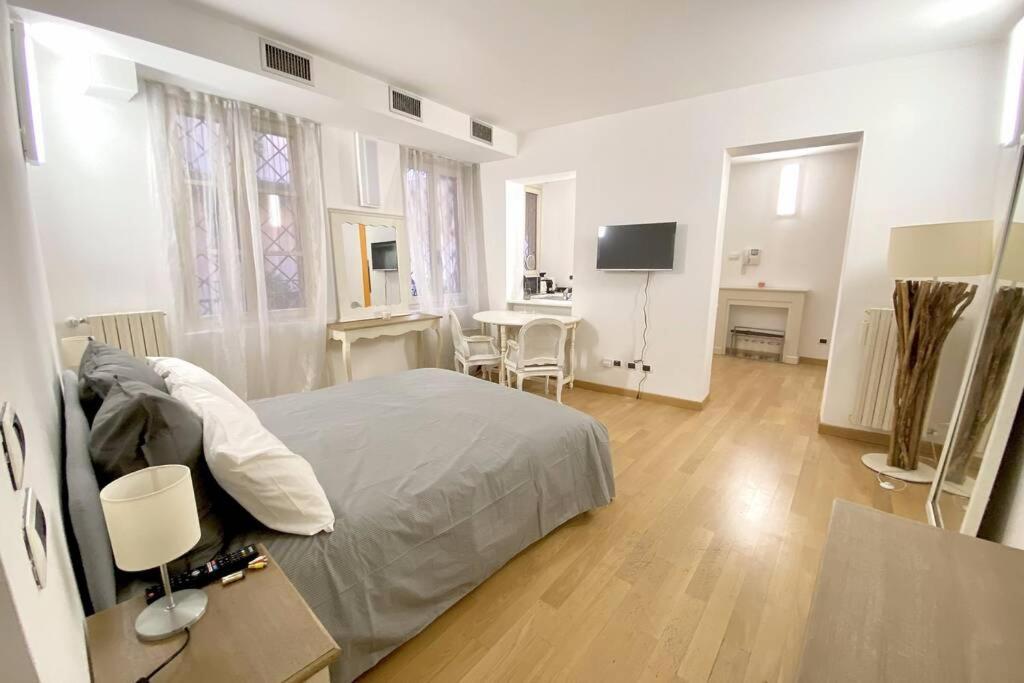 Boutique In Center: Duomo Scala Apartment