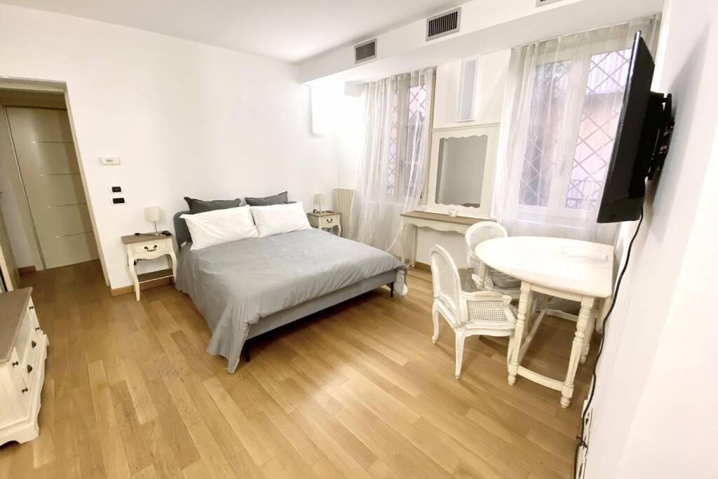 Boutique In Center: Duomo Scala Mailand