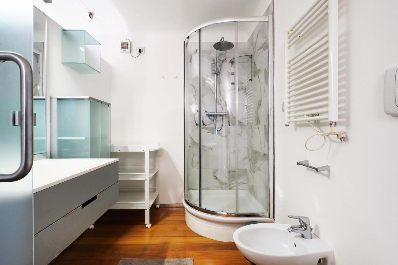 Charming One Bedroom In Moscova Area Apartment Mailand