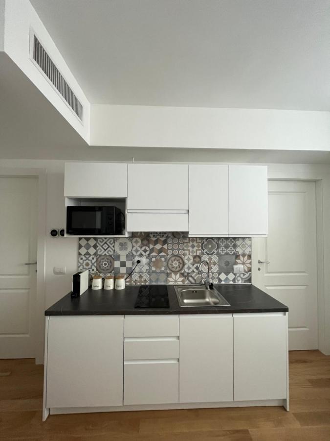 The Small White House In Apartment Mailand