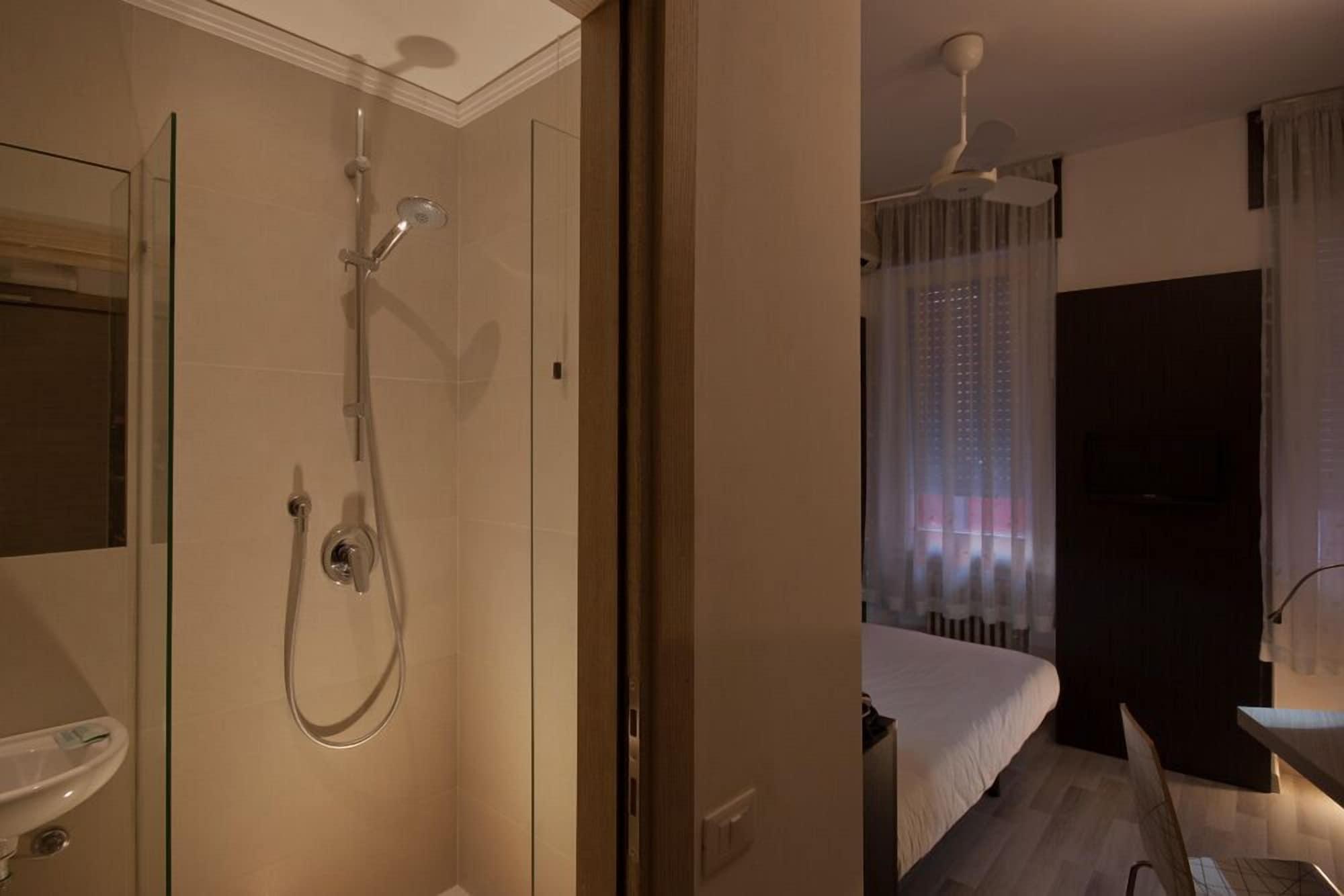 Genius Downtown 3*