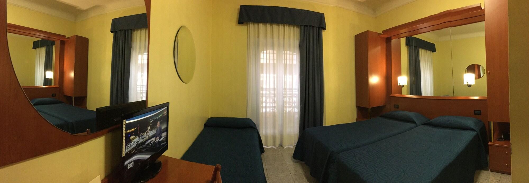 Aurora Hotel *