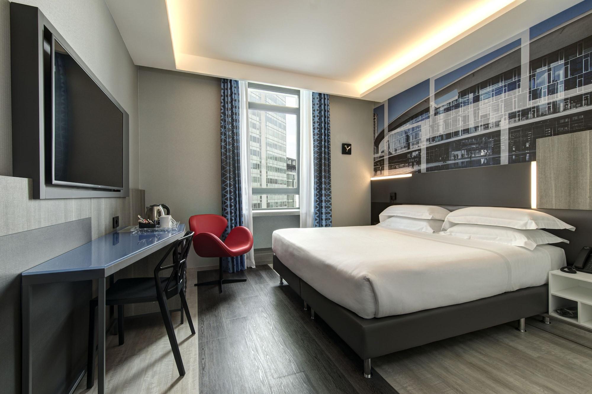 Iq Hotel 4*