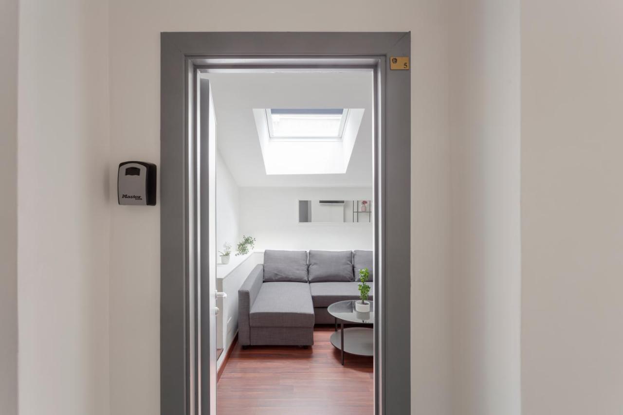 1 Bedroom & 1 Living Apt - Duomo 5 Apartment *