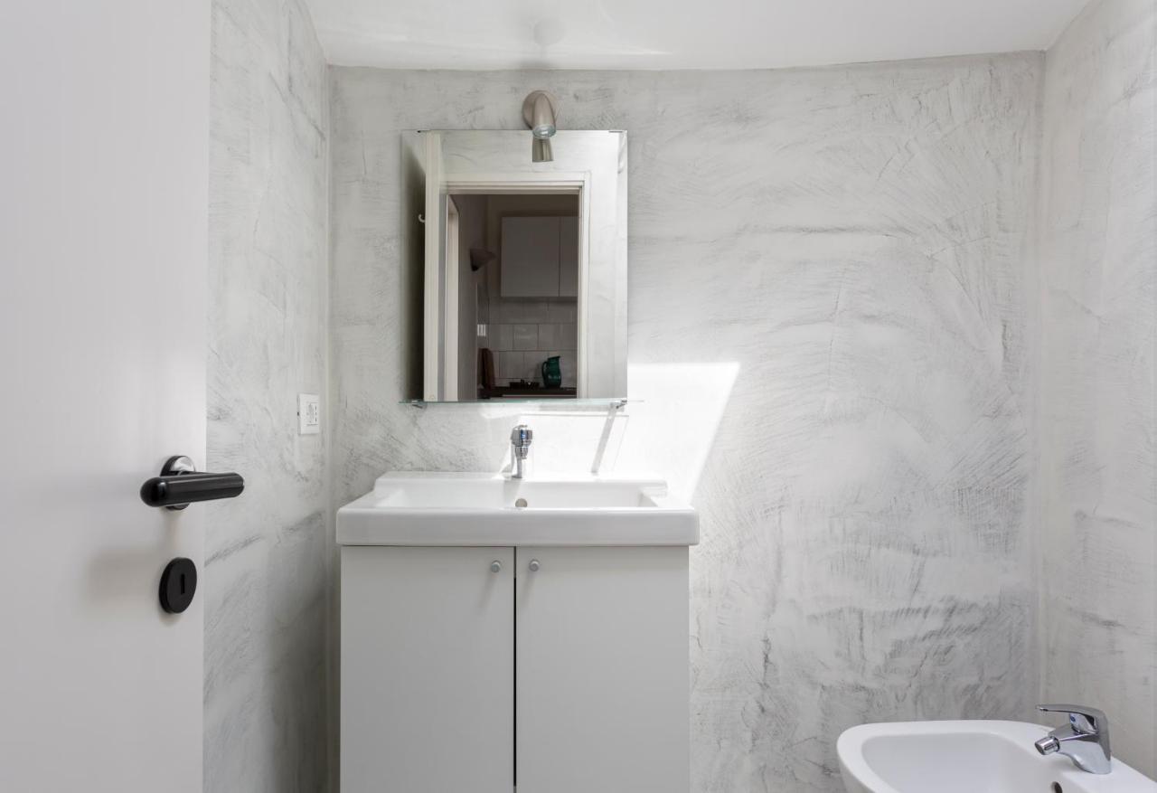 1 Bedroom & 1 Living Apt - Duomo 5 Apartment *
