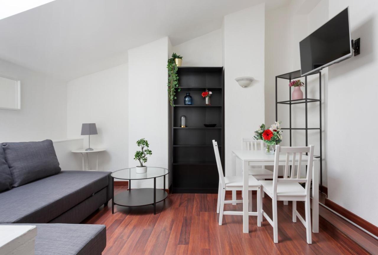 1 Bedroom & 1 Living Apt - Duomo 5 Mailand