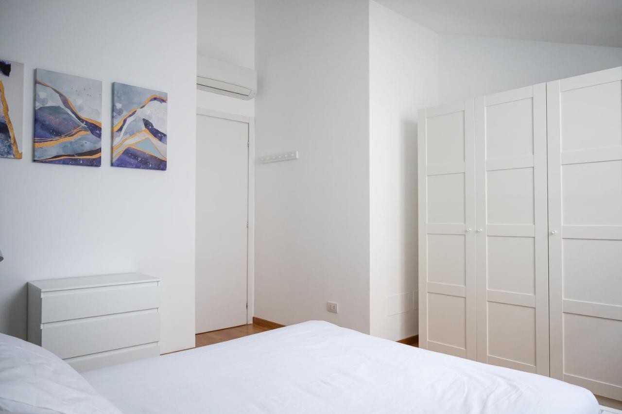 Trilocale Zona Farini/isola Apartment