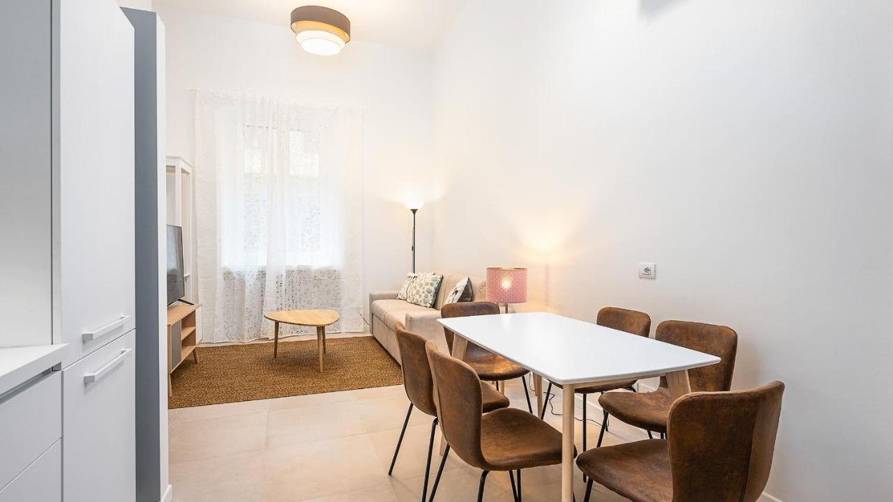 Classbnb - Due Moderni A 1km Dall'arco Della Pace Apartment *