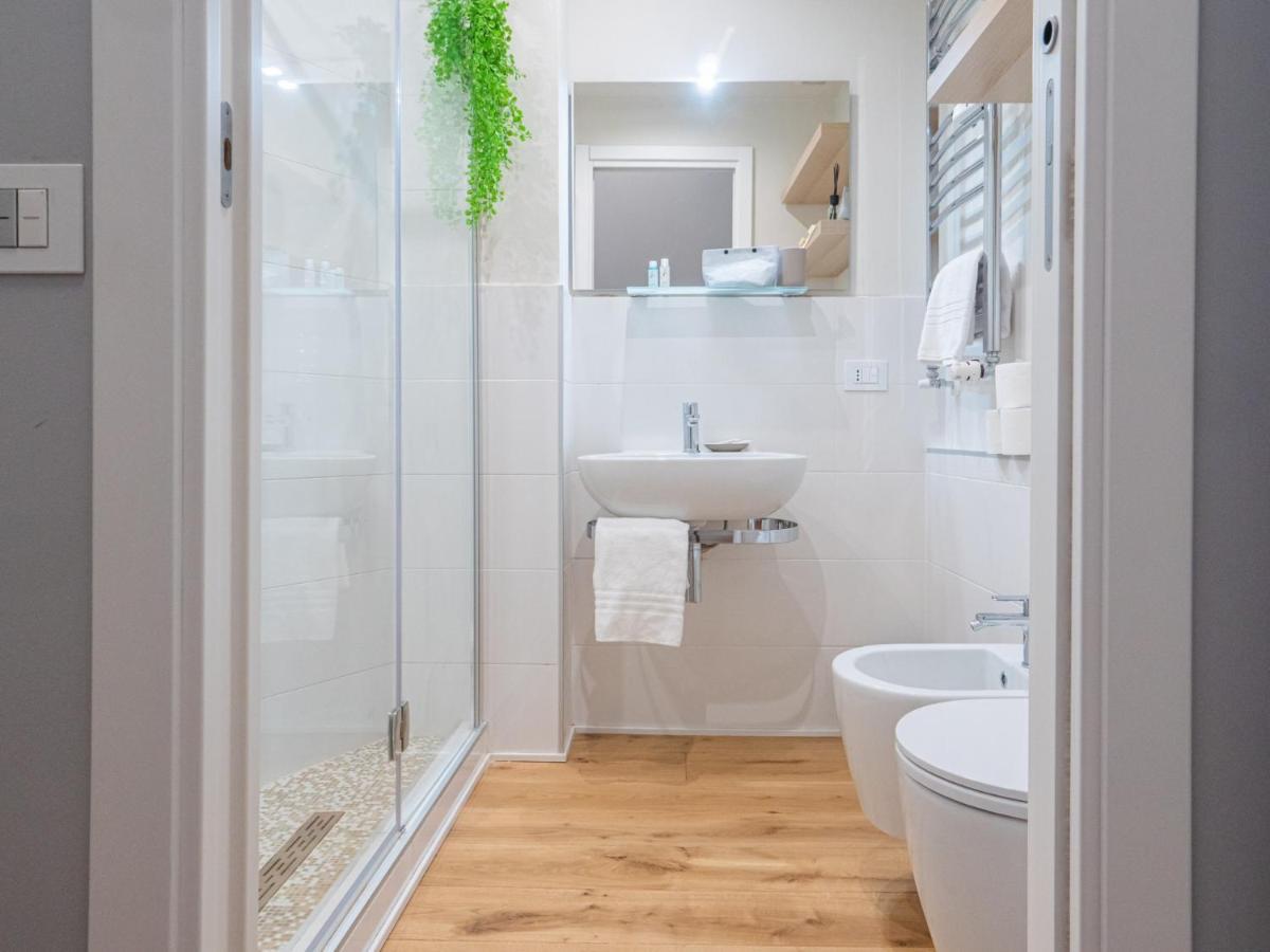 The Rent - Lovely Two-bedroom Near Bocconi Apartment