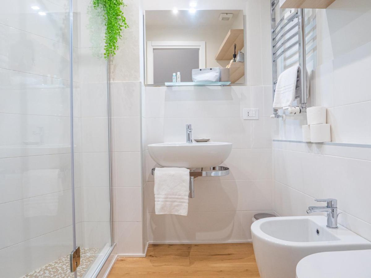 The Rent - Lovely Two-bedroom Near Bocconi Apartment