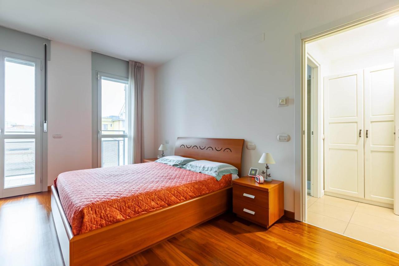 Balcony Apt Mailand