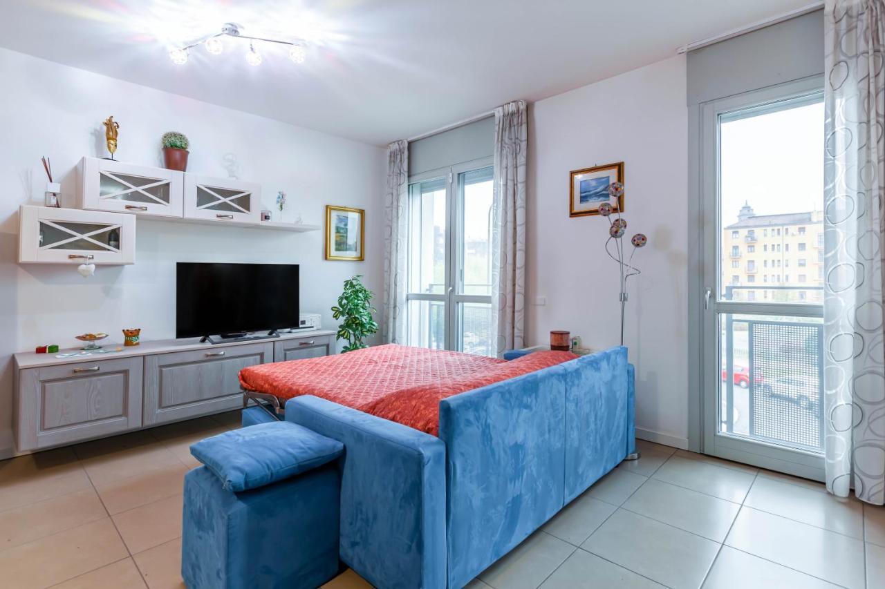Balcony Apt Apartment Mailand