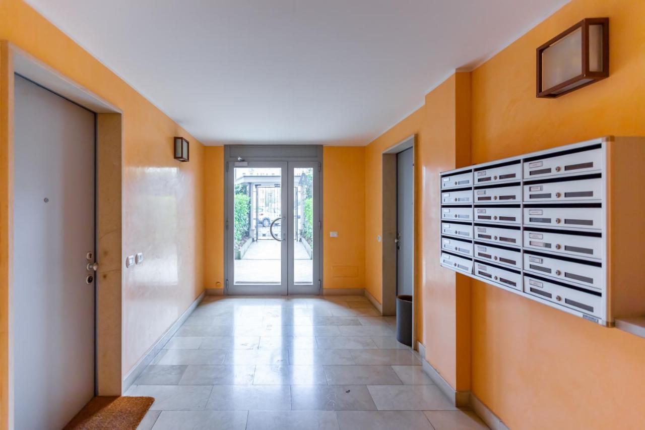 Balcony Apt * Mailand