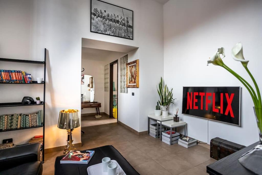 Life Is Beautiful Design Loft Navigli Romolo, Netflix, Wifi, Ac And Street Parking Apartamento Milão
