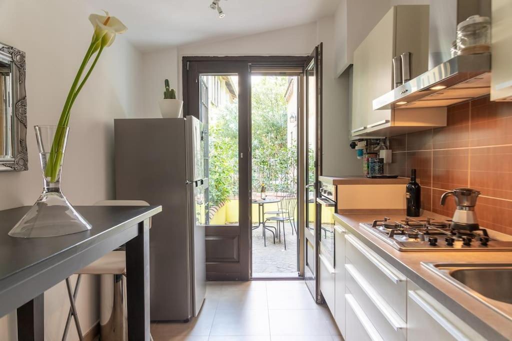 Apartamento Life Is Beautiful Design Loft Navigli Romolo, Netflix, Wifi, Ac And Street Parking Milão