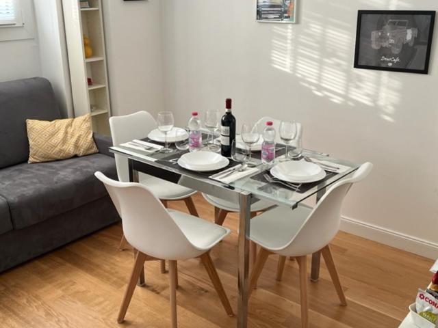 The Small White House In Apartment Mailand