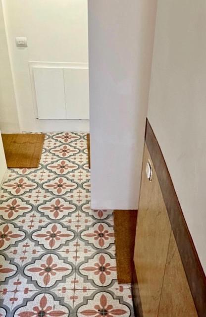 The Small White House In Apartment Mailand