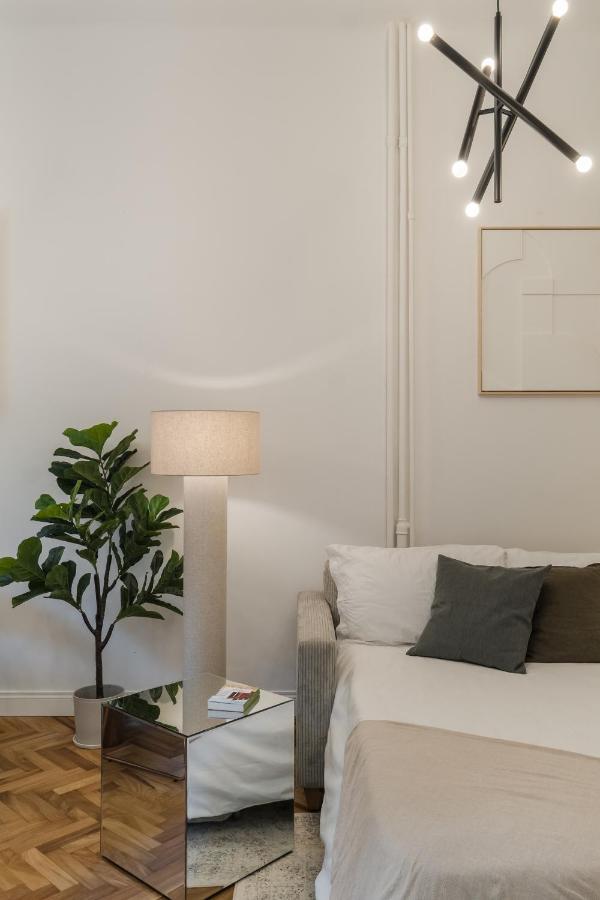 Casa Unica - Elegant With Balcony - Centrale 1 Apartment Mailand