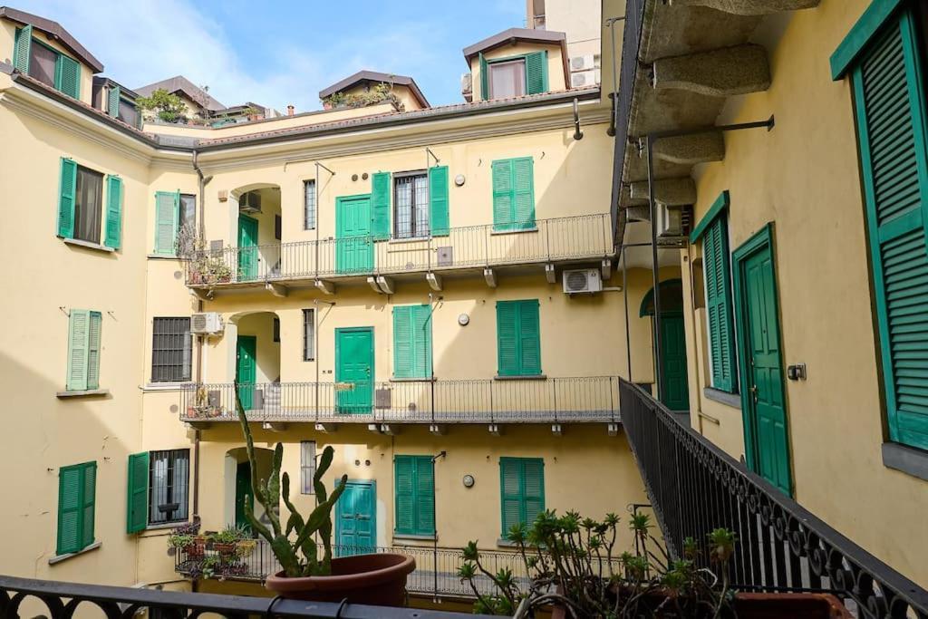 Modern - Near Isola Distric And