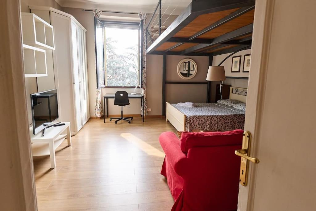 Modern - Near Isola Distric And Apartment