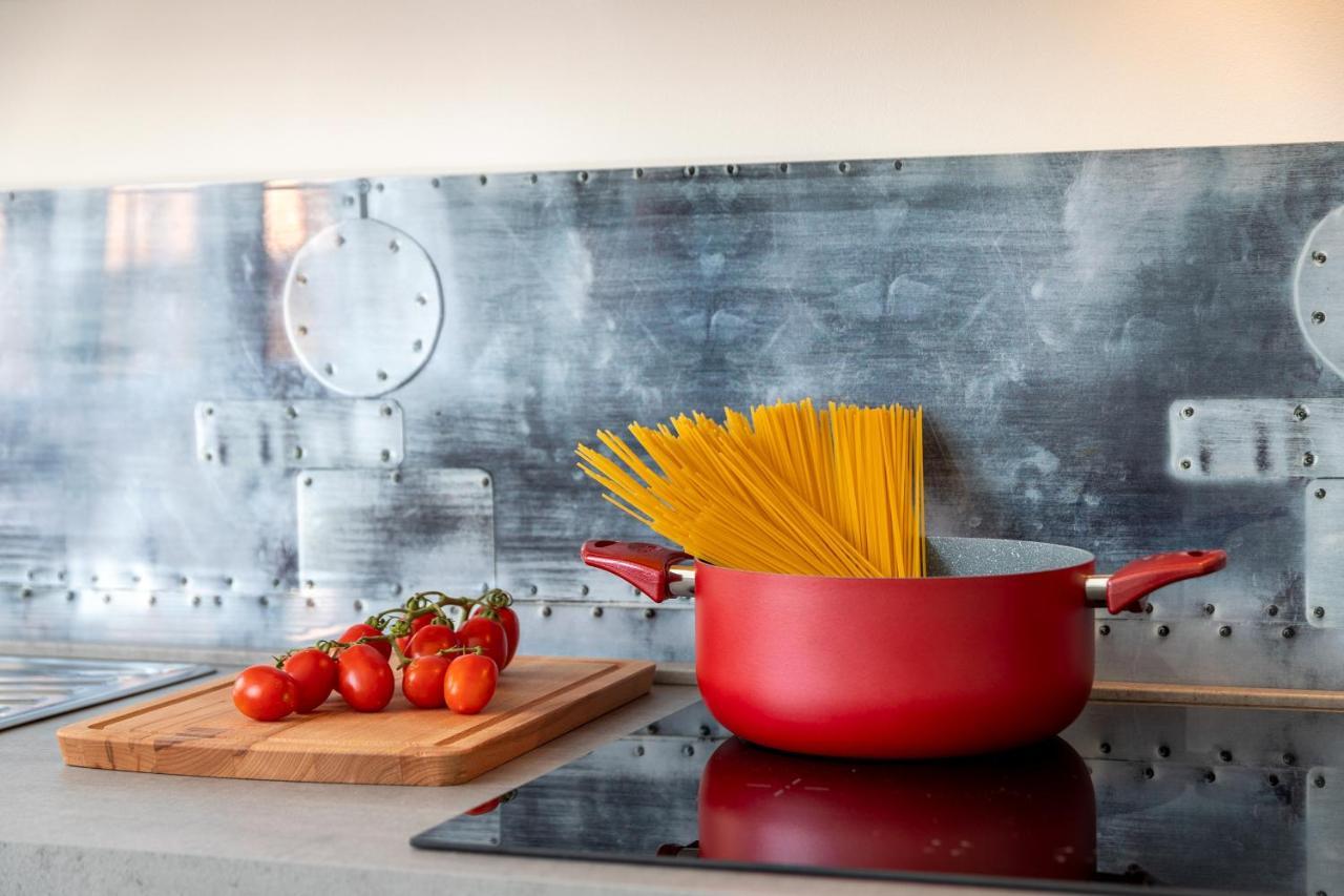 Apartment Navigli - Center Modern Suite, Fast Wi-fi & Tram Milan