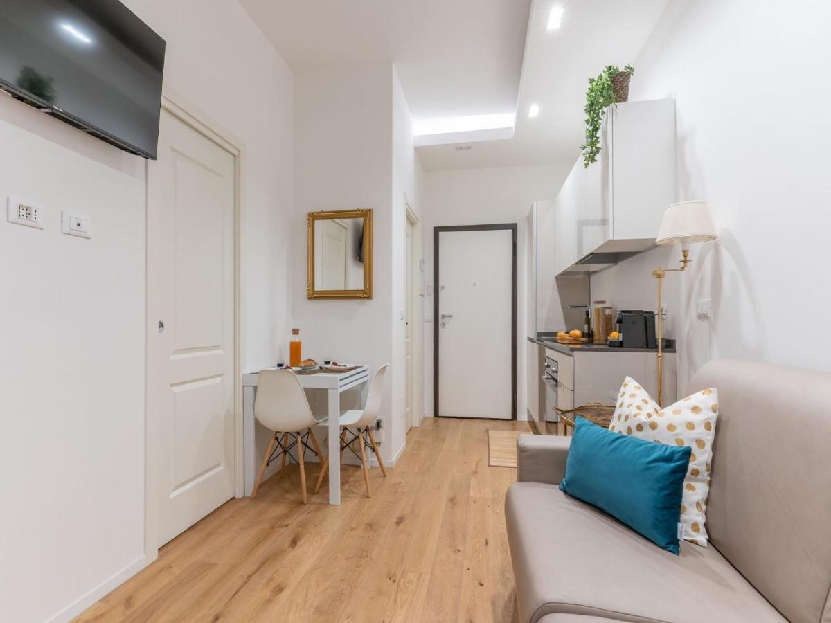 The Rent - Gorgeous One-bedroom In Ticinese Apartment Milan