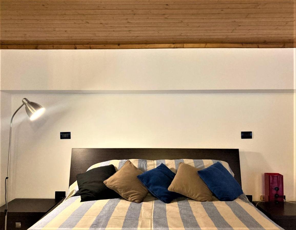 Open Space Con Soppalco, Zona Marche Apartment Mailand
