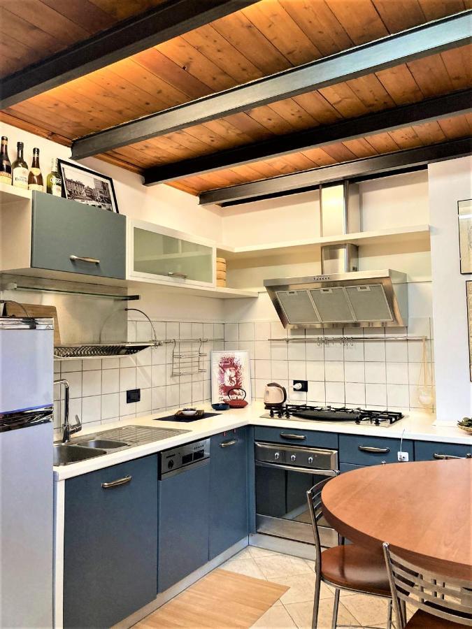 Open Space Con Soppalco, Zona Marche Apartment Mailand