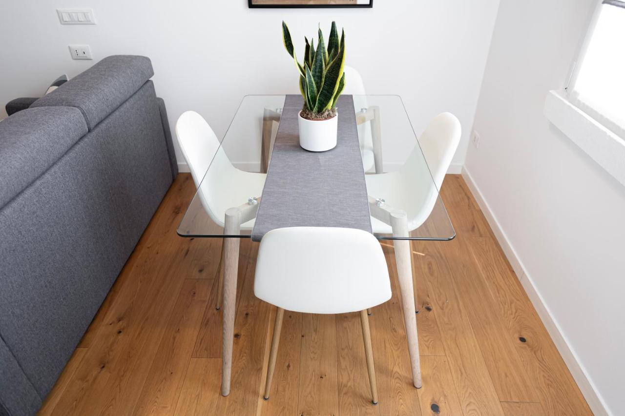 Apartment Elegante Bilocale In De Angeli - Piazzale Siena Milan