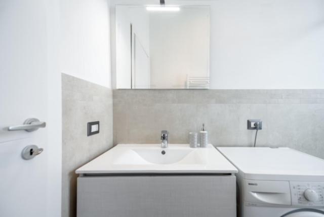Smart Near Metro Apartment *